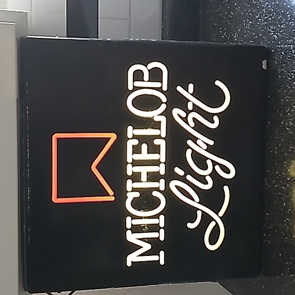 Michelob Light Neon Light - Picture 2 of 10